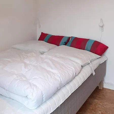 5 Person In Veslos-by Traum * Øsløs