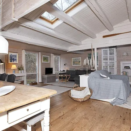 5 Person In Veslos-by Traum Øsløs
